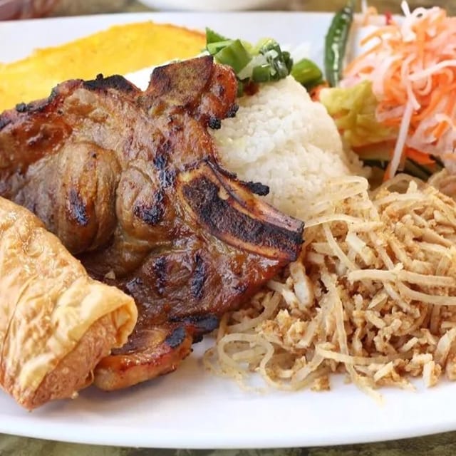 C3. Cơm tấm bị cha tau hu ky.